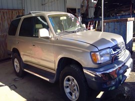 2002 TOYOTA 4RUNNER SILVER, SR5 MODEL, 3.4L, AT, 2WD.  Z26299